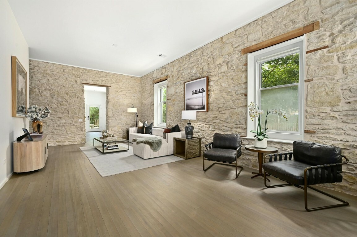Property Photo: 1112 W 10th Street TX 78703