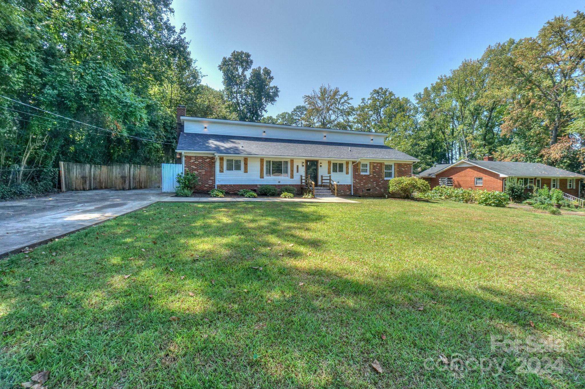 Property Photo:  7105 Whitside Lane  NC 28214 