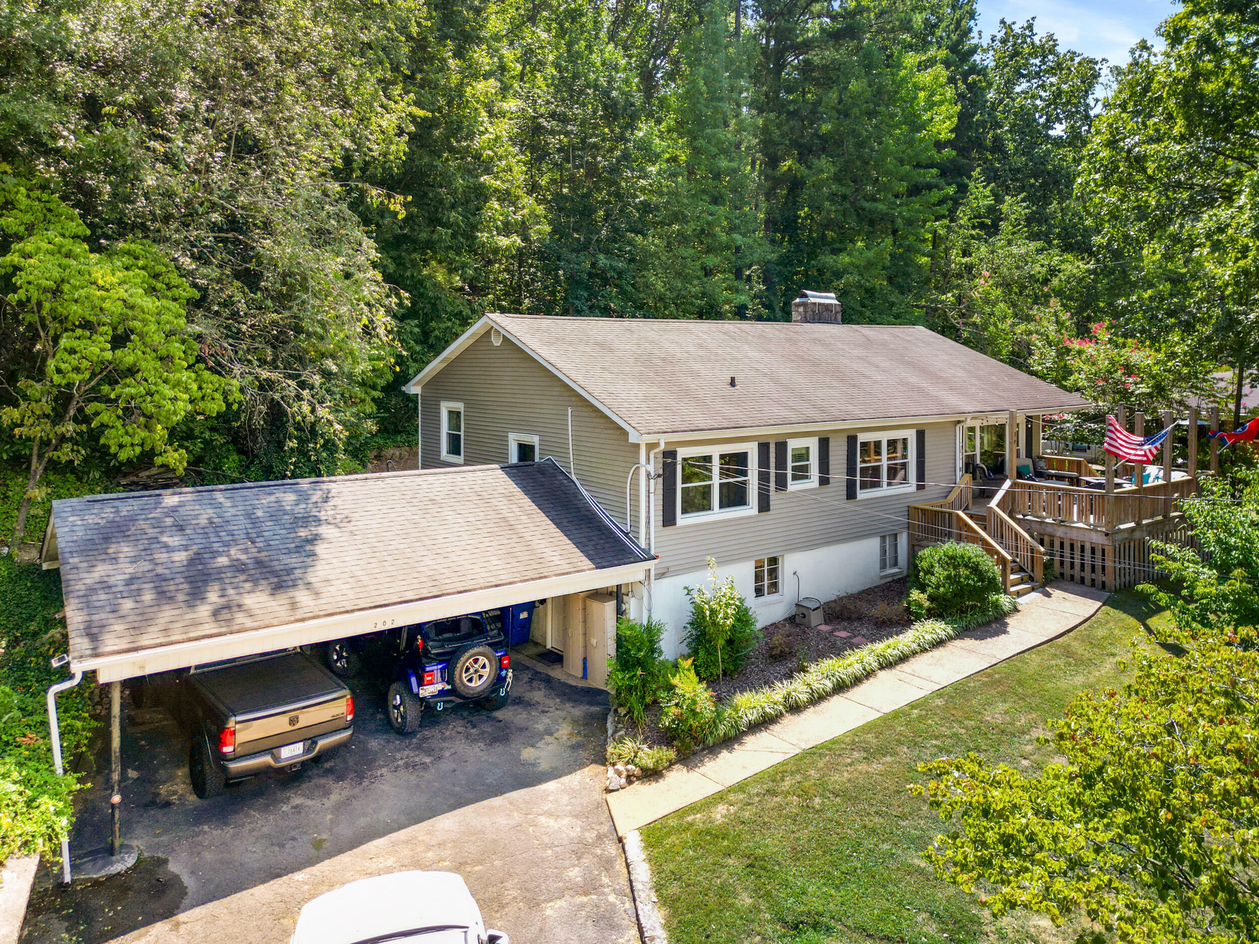 Property Photo:  202 Woodbury Avenue  TN 37415 