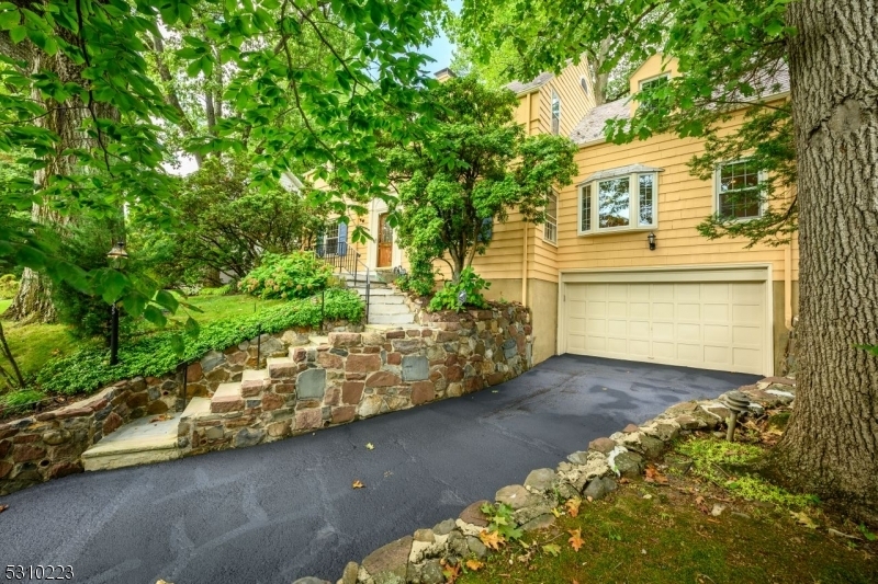 Property Photo:  335 Harding Dr  NJ 07079 