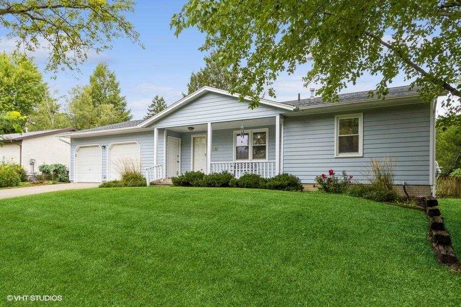 Property Photo:  1208 Guildford Ct  IA 52240 