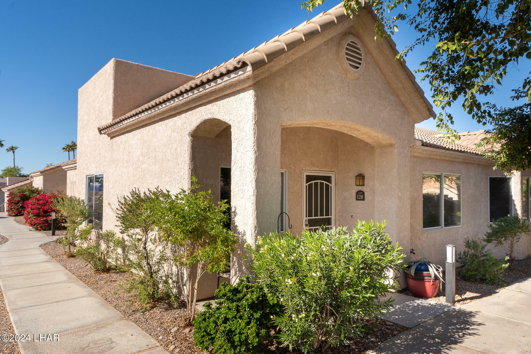 Property Photo:  470 Acoma Blvd 128B  AZ 86406 