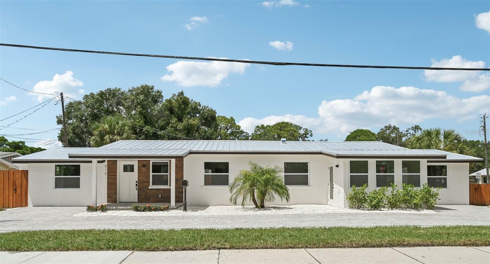 Property Photo:  515 N Osprey Avenue  FL 34236 