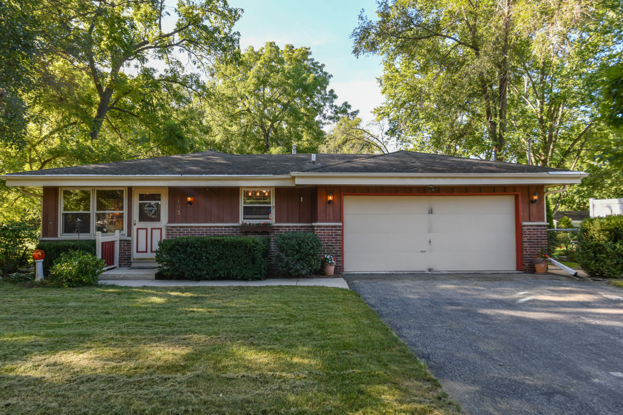 Property Photo: 403 E Main St WI 53105