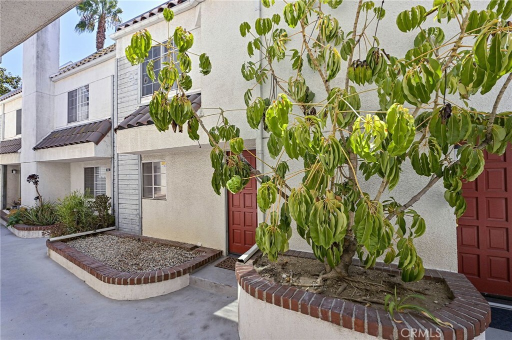 Property Photo:  618 N Howard Street 105  CA 91206 