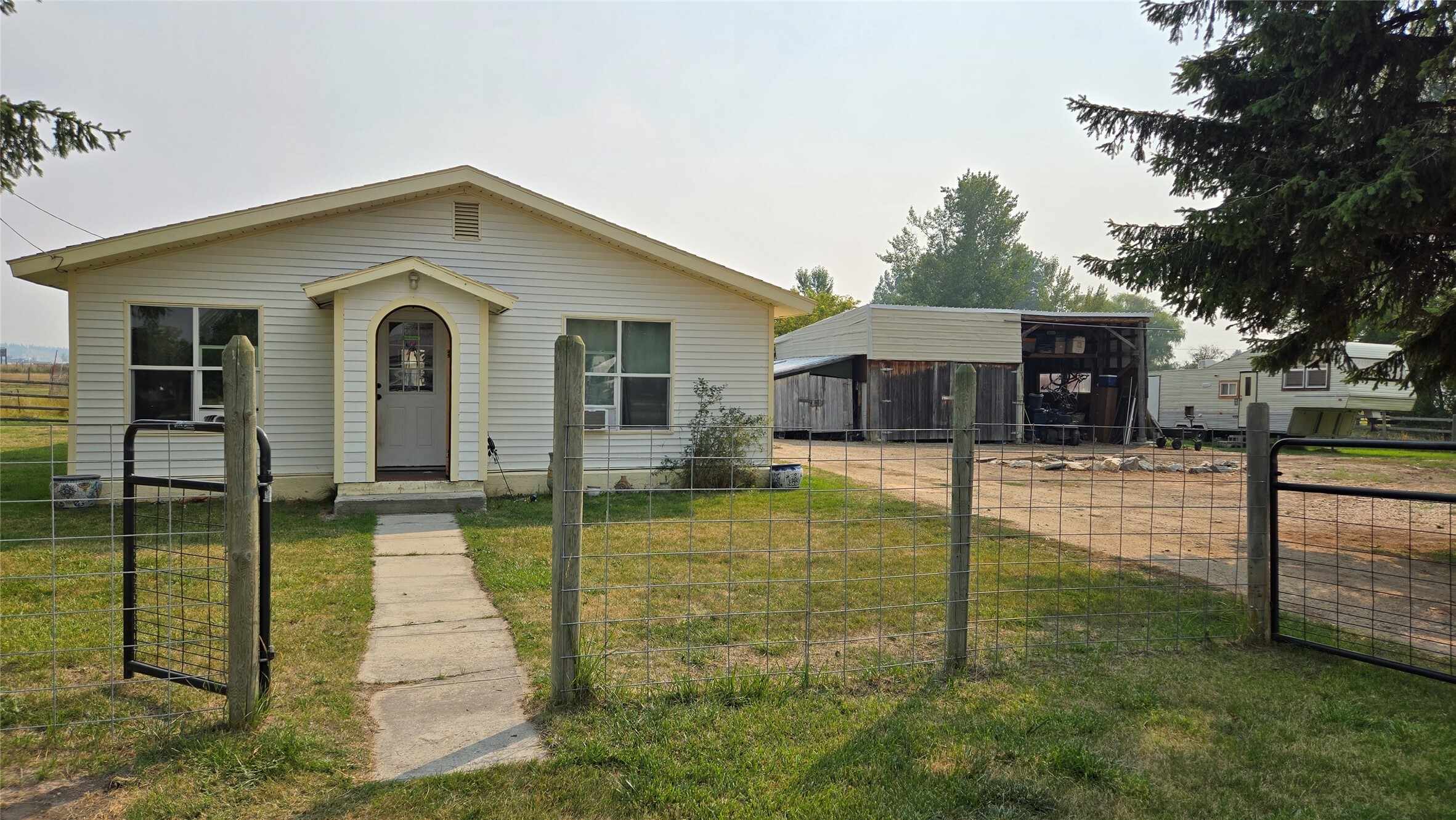 Property Photo:  819 E 2nd Street  MT 59870 