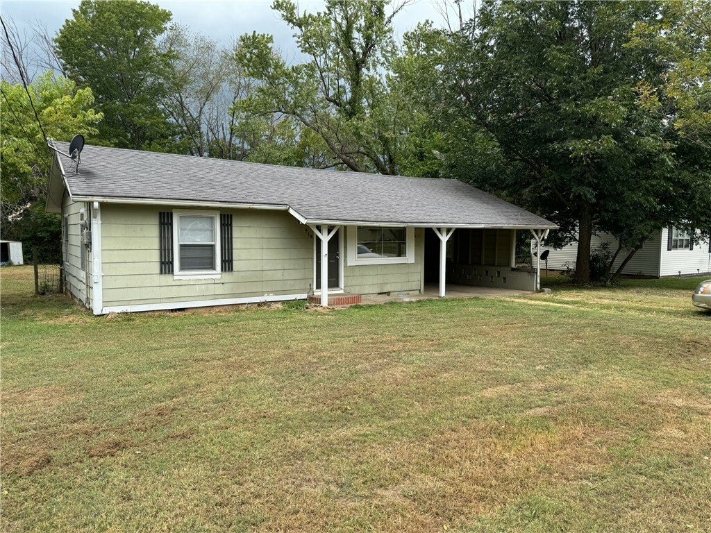 Property Photo:  918 S Elm Street  AR 72761 