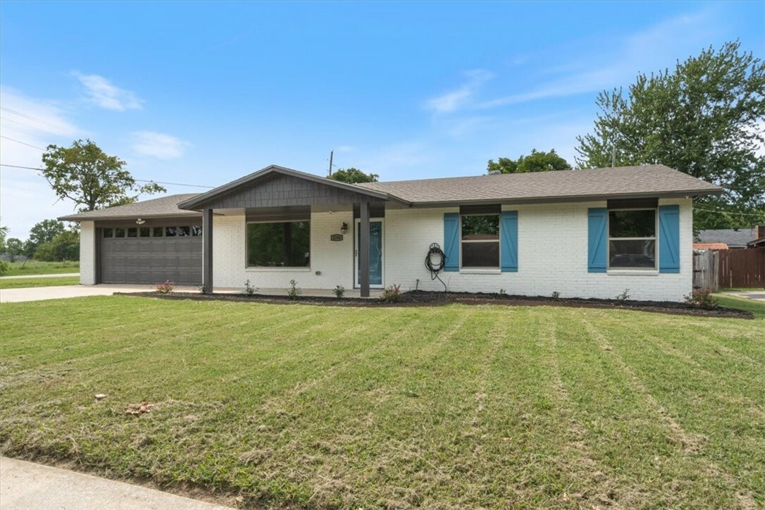 Property Photo:  2306 Sandy Street  AR 72762 