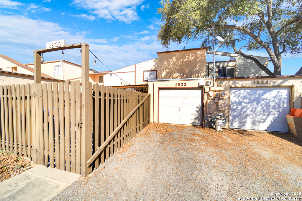 Property Photo:  1922 Broken Oak St  TX 78232 