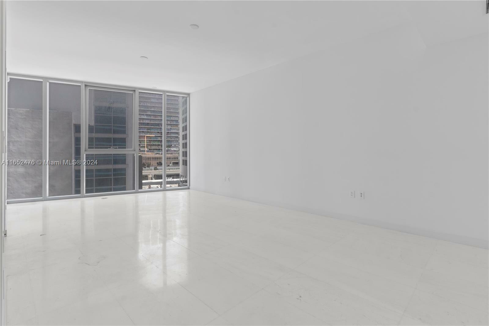 Property Photo:  300 Biscayne Blvd Way 0605  FL 33131 