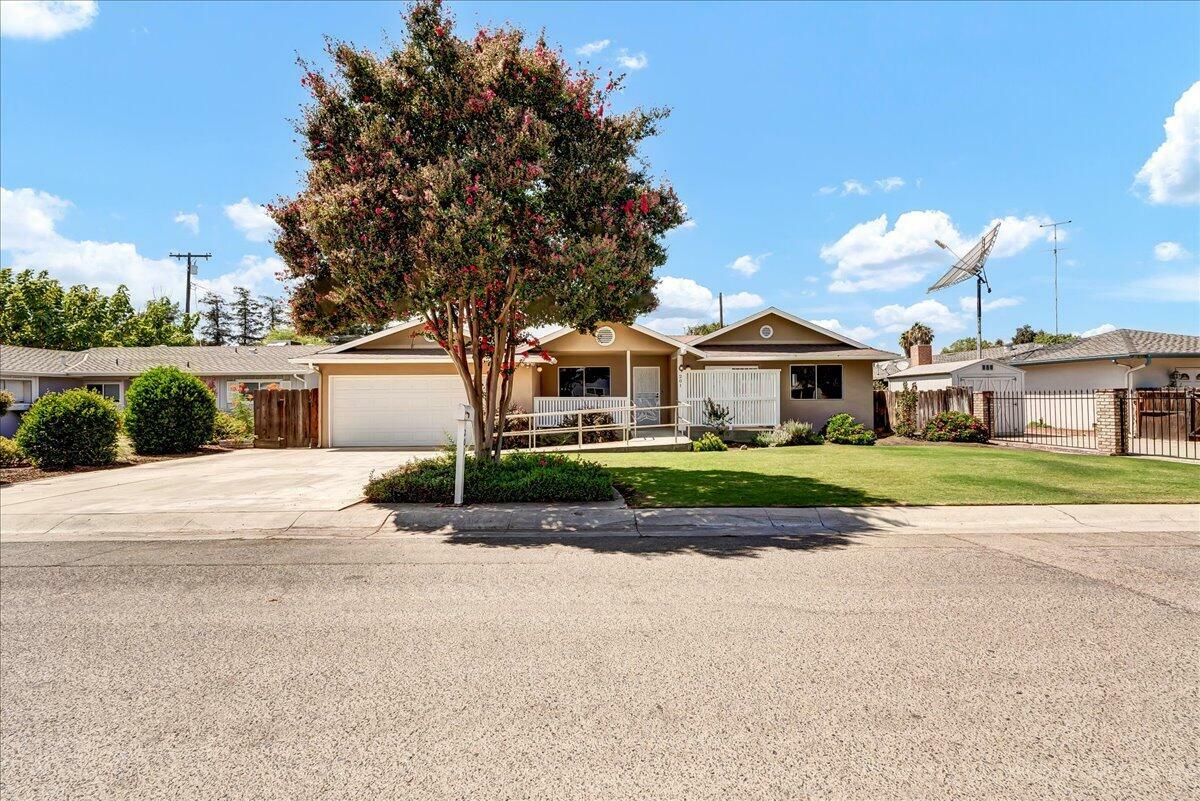 201 N Carl Drive  Visalia CA 93291 photo