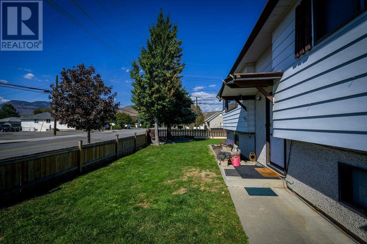 Property Photo:  897 Windbreak Street  BC V2B 5N9 