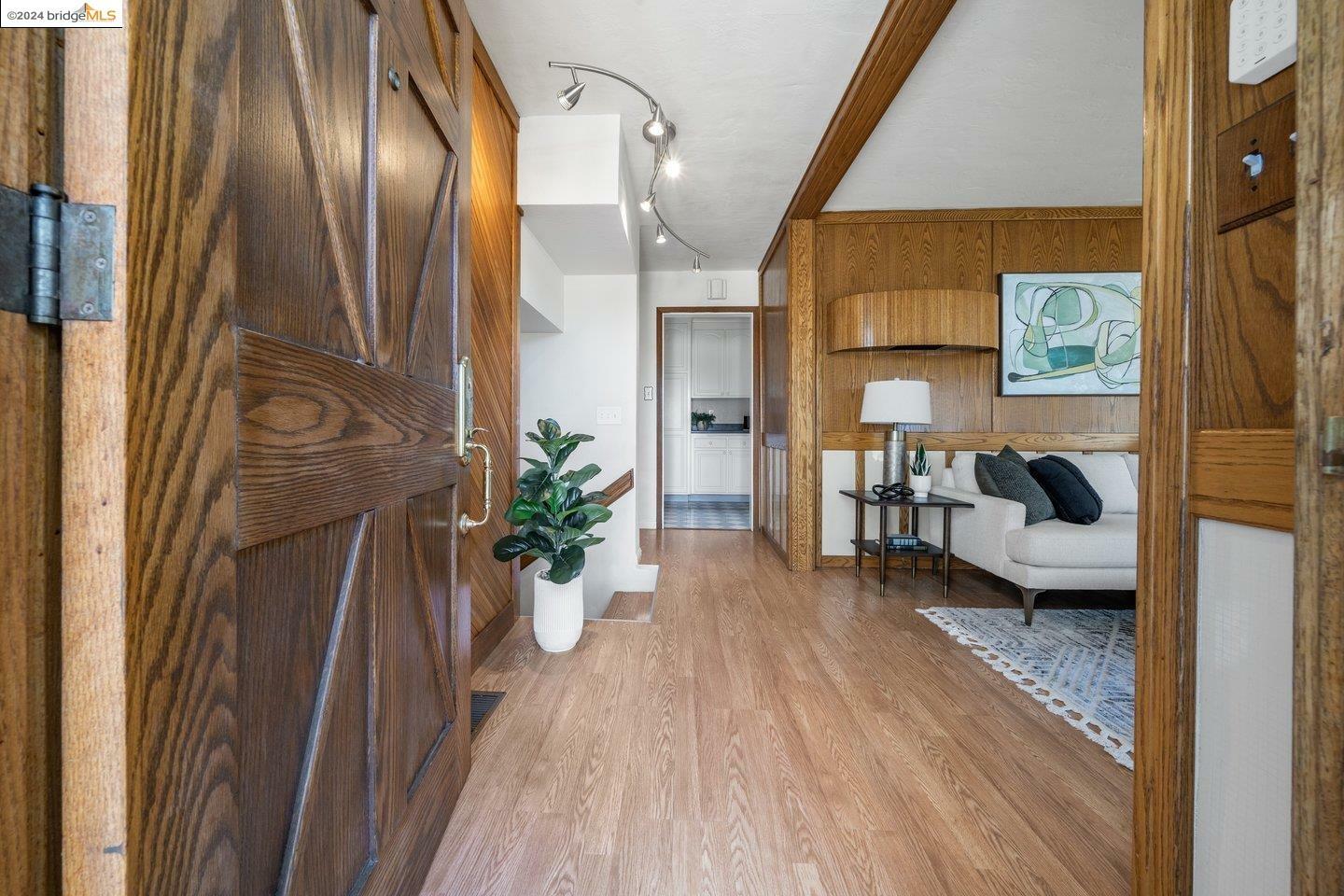 Property Photo:  811 Pine Ave  CA 94564 