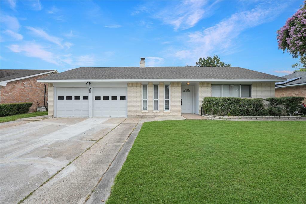 Property Photo:  318 N Forest Boulevard  TX 77090 