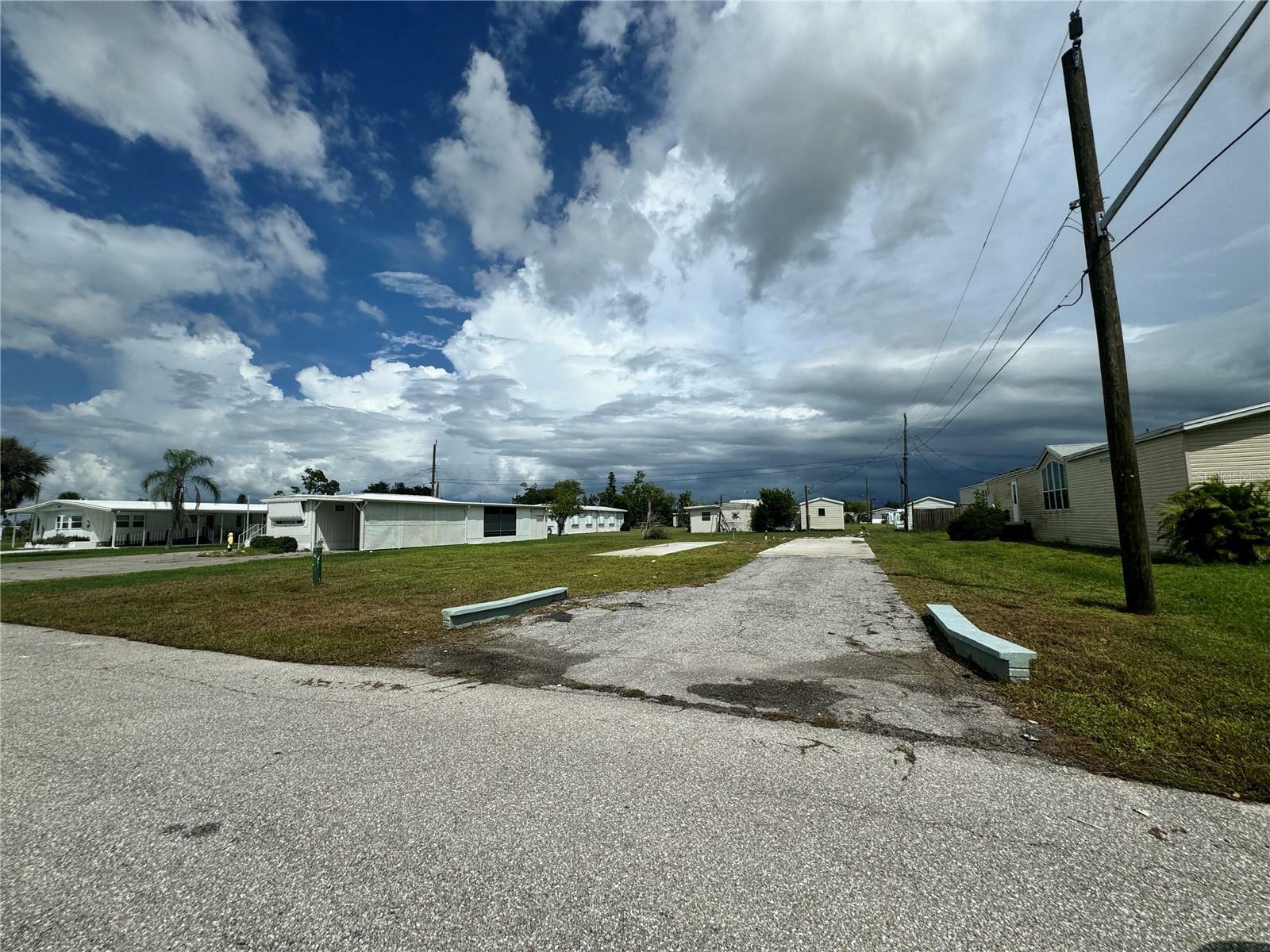 Property Photo:  865 Calle Menuda  FL 34224 