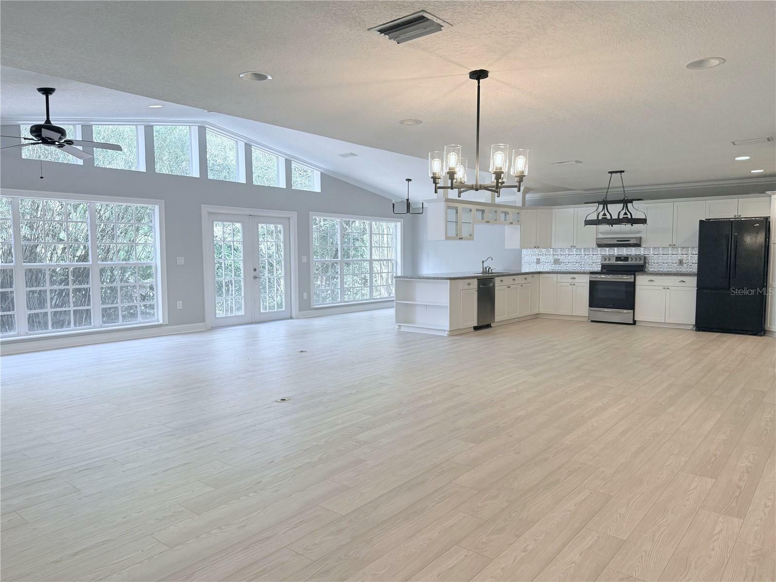 Property Photo: 6924 Greenhill Place FL 33617