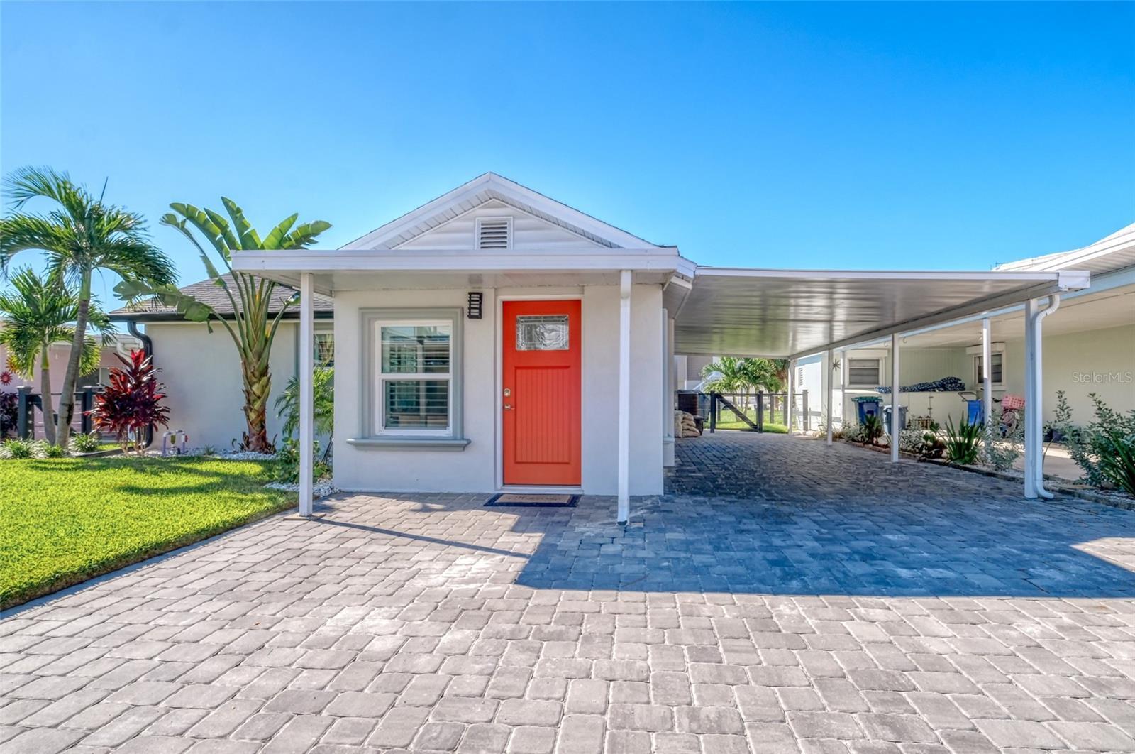 Property Photo: 142 Beach Avenue FL 33708