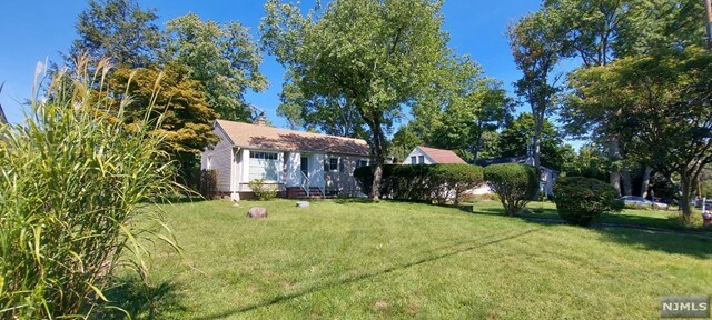 Property Photo:  995 Crystal Lake Terrace  NJ 07417 