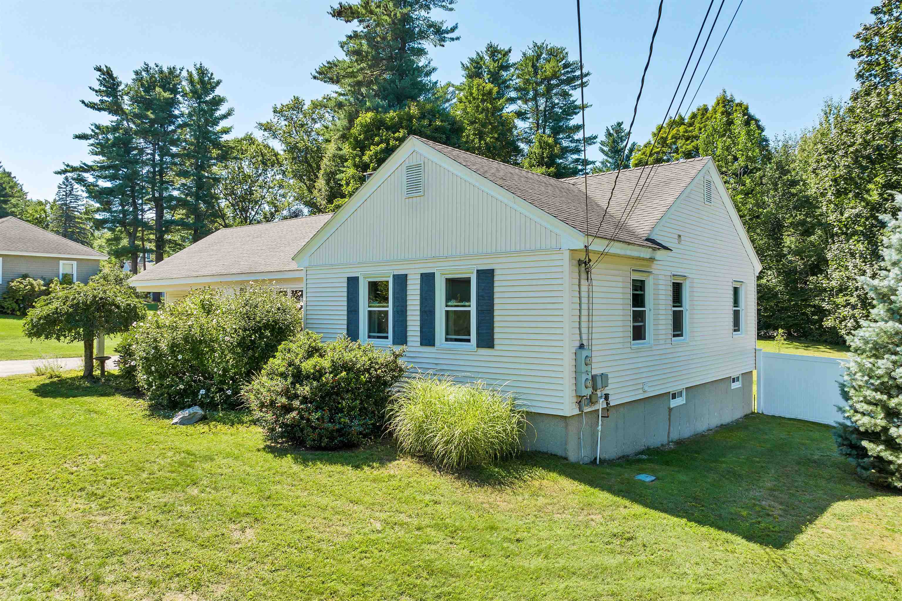 Property Photo:  1364 Chestnut Street  NH 03104 