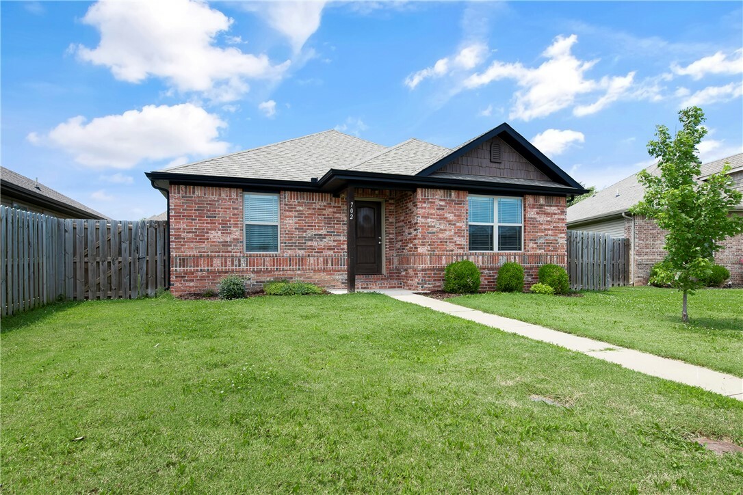 Property Photo:  702 SW Willowpoint Road  AR 72712 