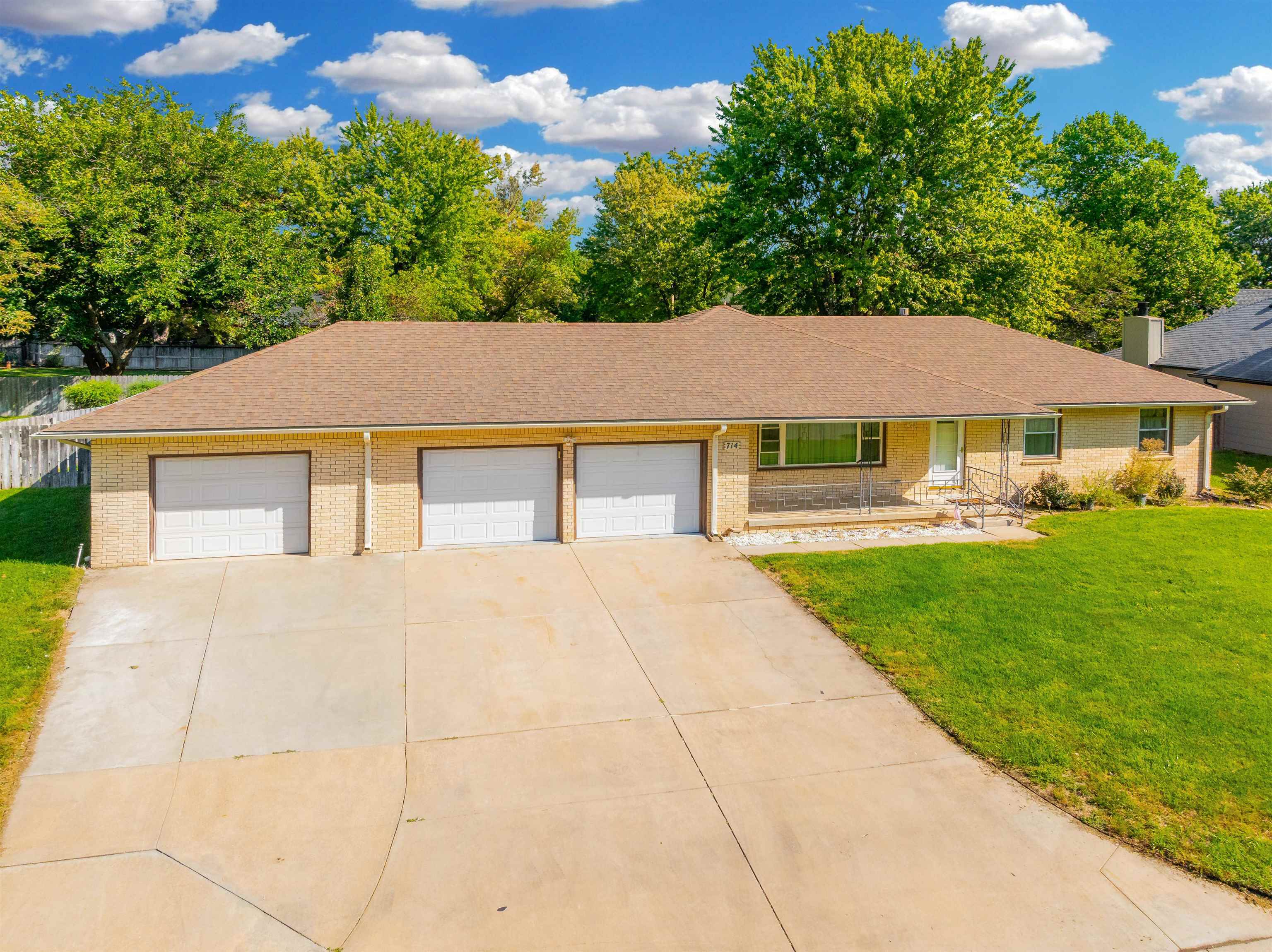 Property Photo:  714 E Clay St  KS 67147 