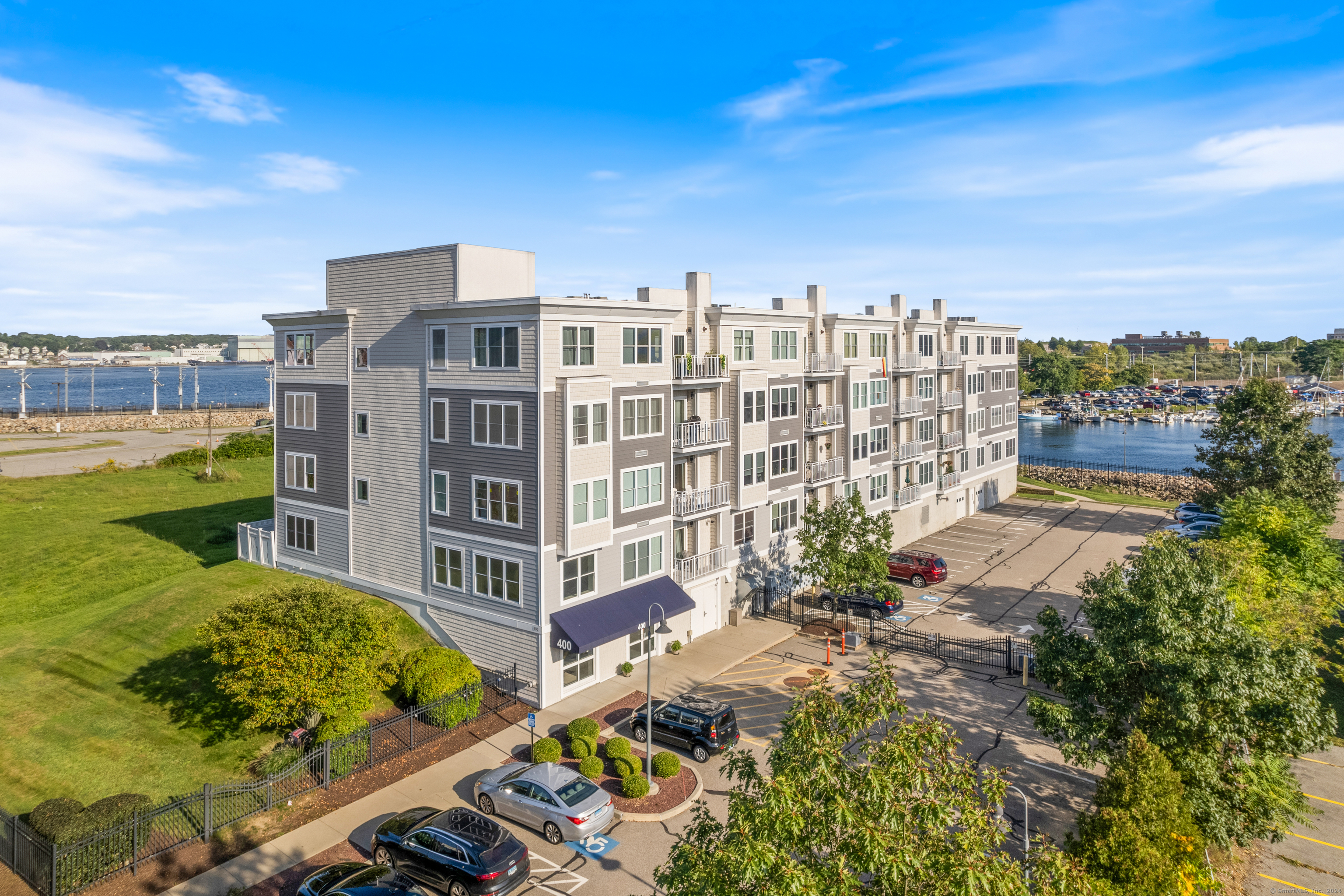 Property Photo:  400 Bank Street Apt 204  CT 06320 