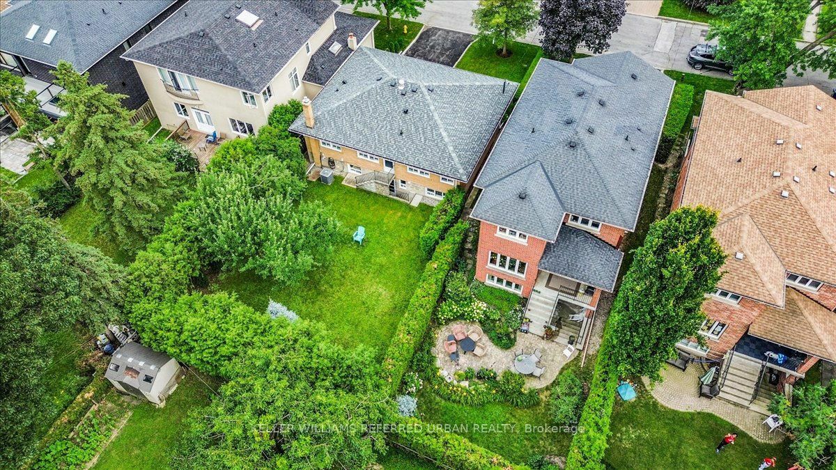 Photo de la propriété:  122 Burndale Ave  ON M2N 1S9 