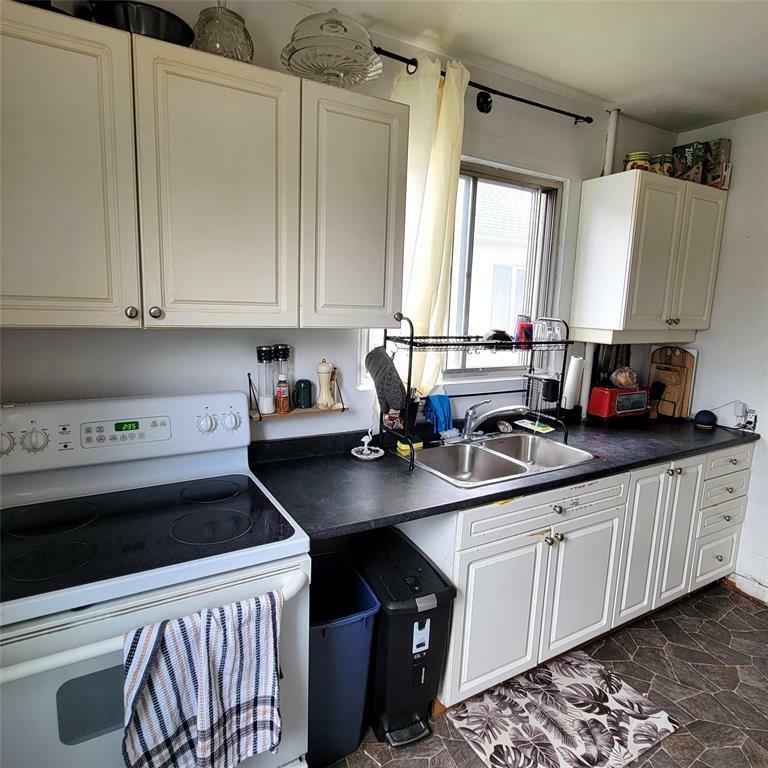 Property Photo:  340 Regent Avenue  MB R2C 1R4 