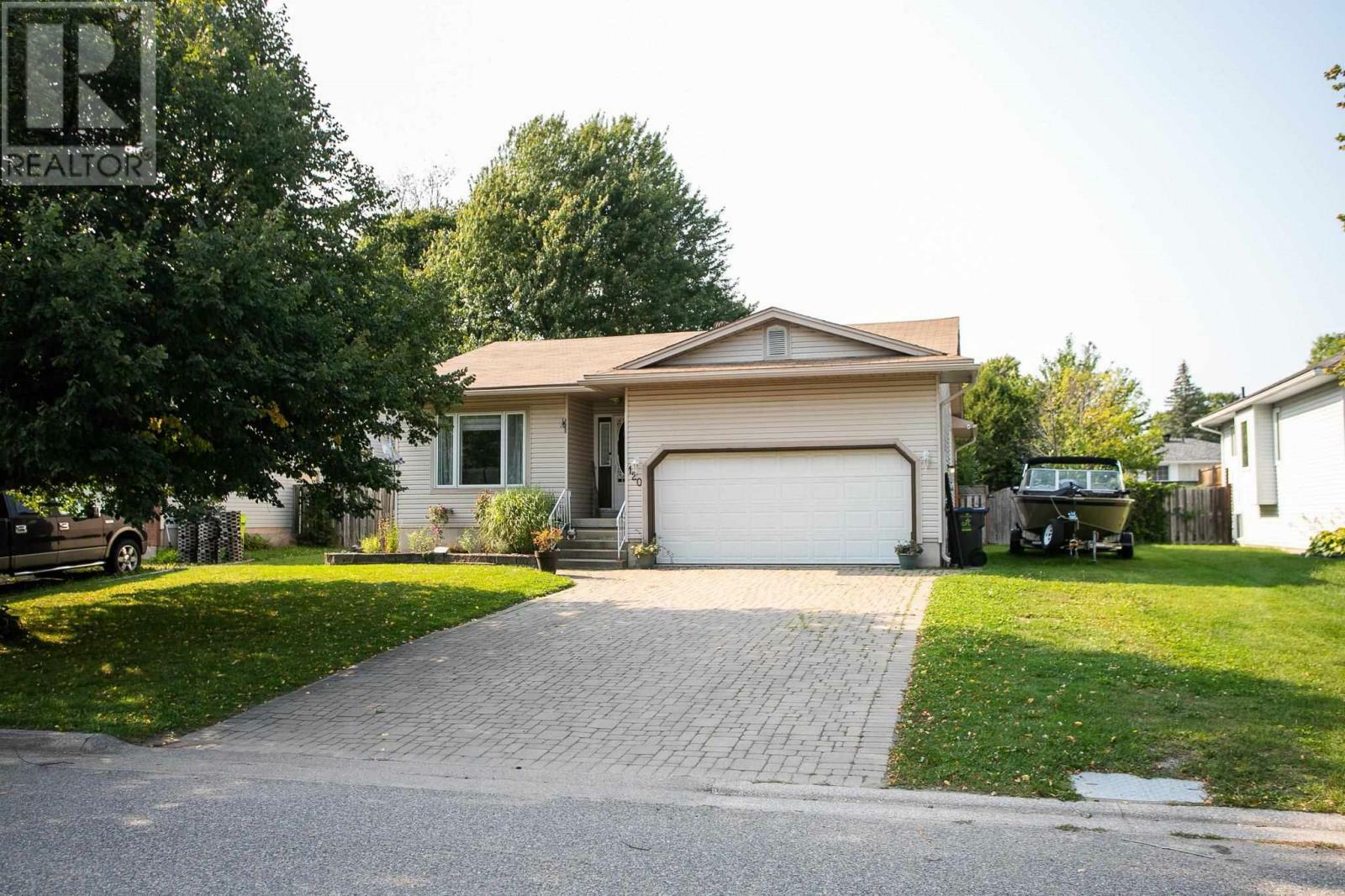 Property Photo:  120 East Champagne Dr  ON P6A 6S7 