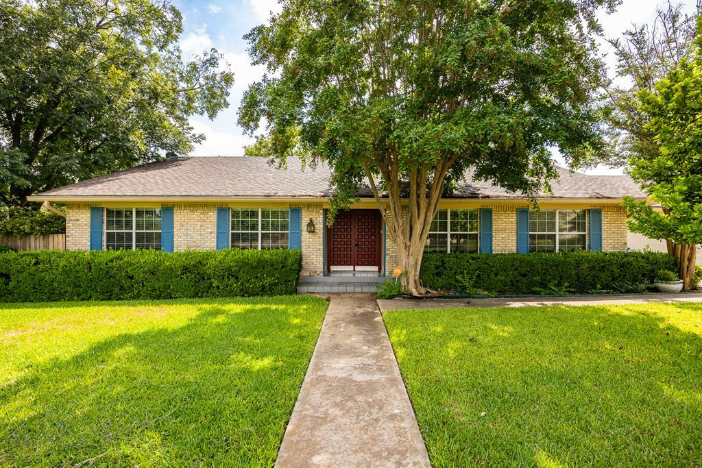 Property Photo:  1213 Oriole Dr  TX 78028 