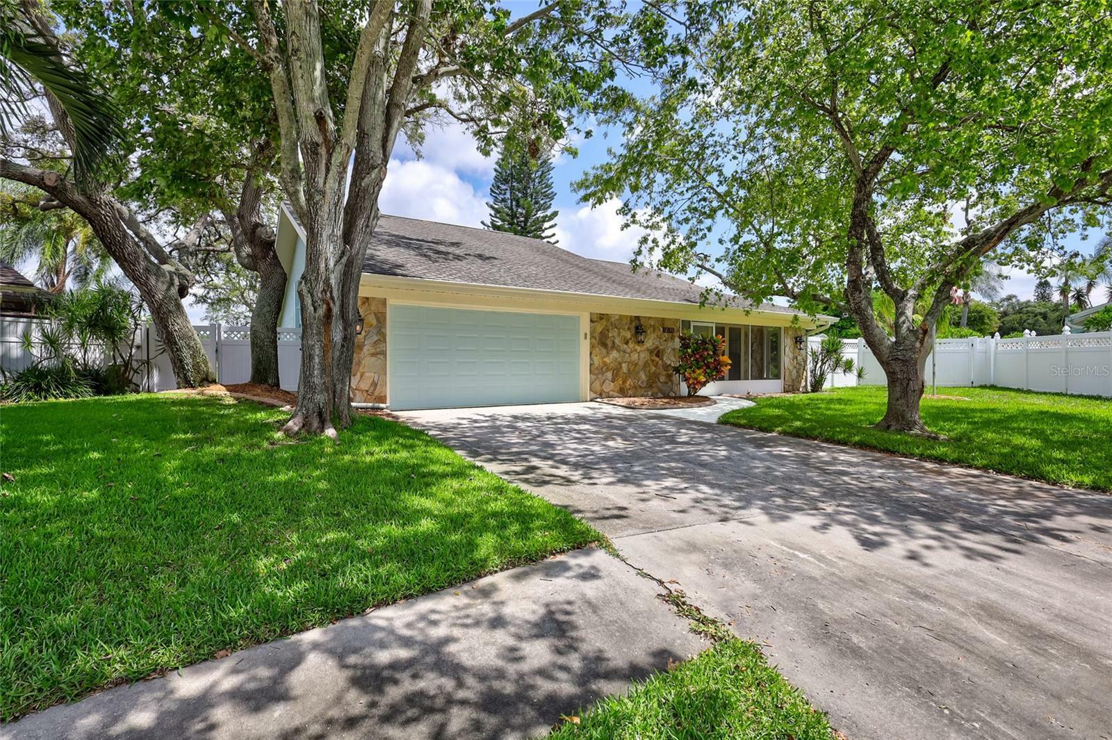 Property Photo:  12155 Meadowbrook Lane  FL 33774 