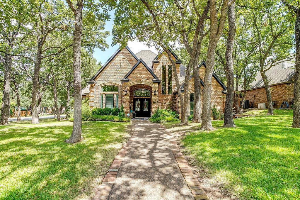 Property Photo:  811 Runnymede Road  TX 76248 