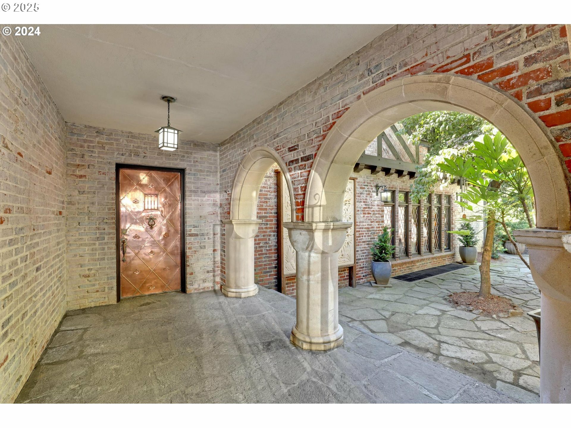 Property Photo: 10930 SW Walker Rd OR 97005