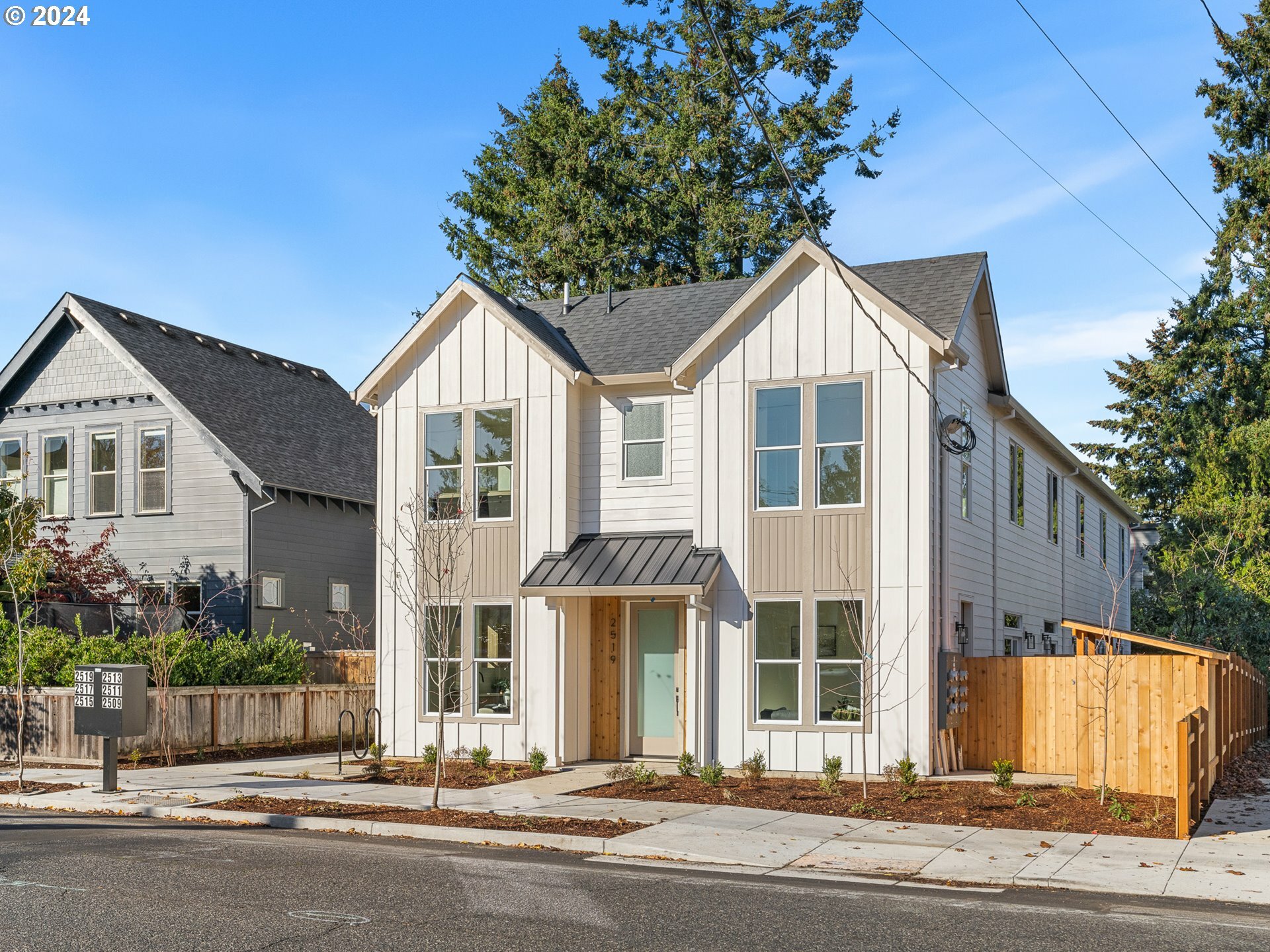 Property Photo:  2515 NE Killingsworth St  OR 97211 