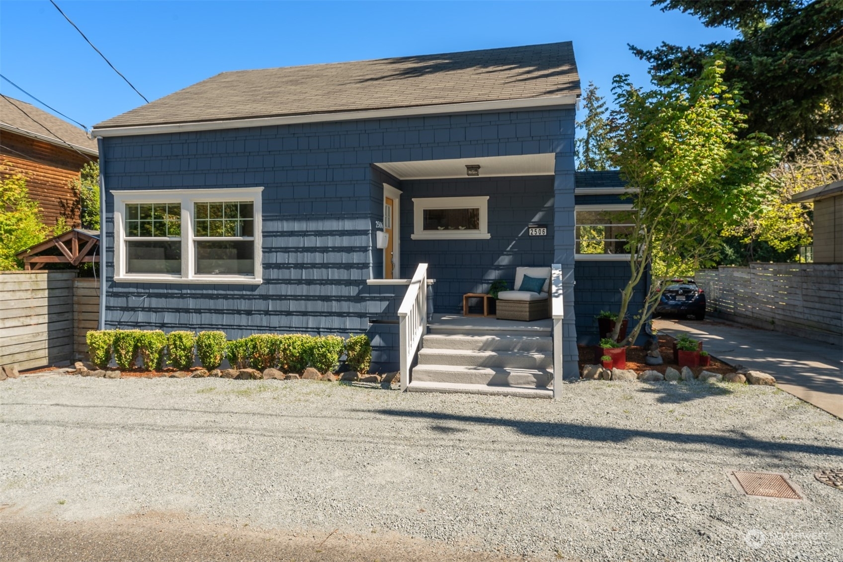 Property Photo:  2506 Walnut Avenue SW  WA 98116 