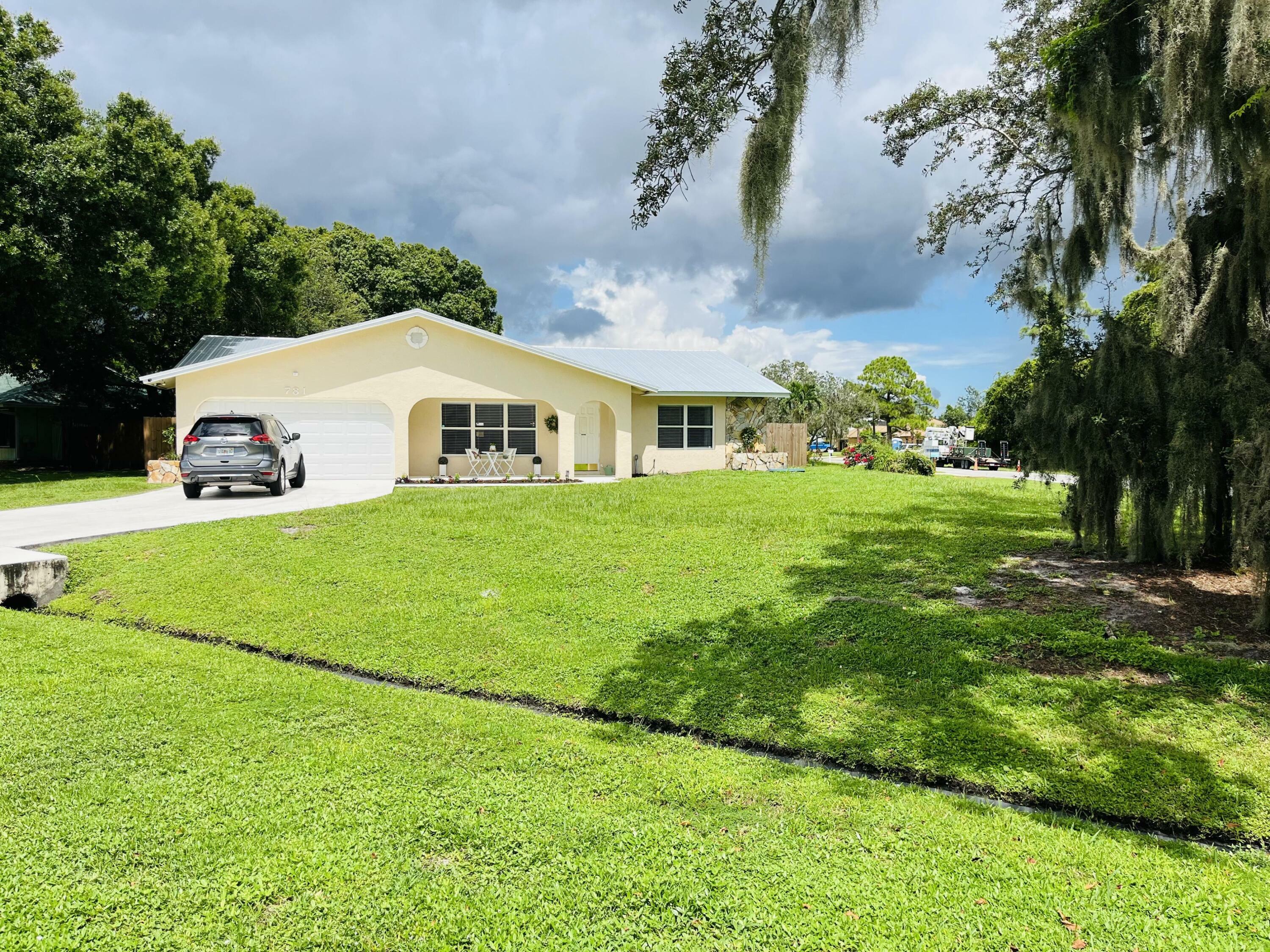 Property Photo:  781 SE Evans Avenue  FL 34984 