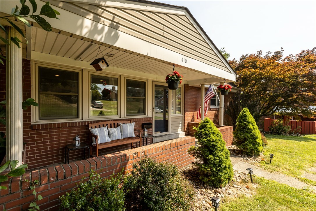 Property Photo:  410 Fox Dr  PA 15237 