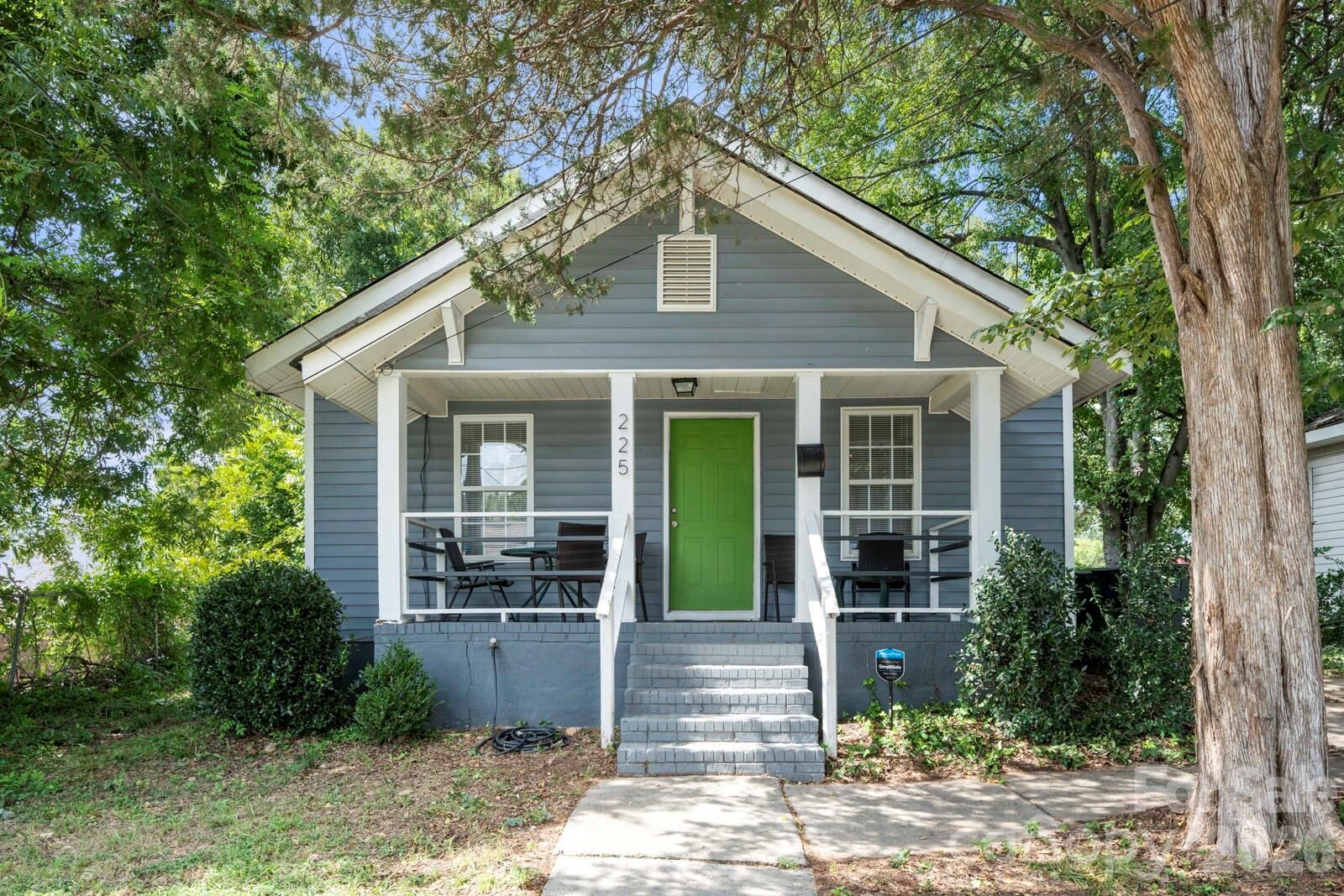 Property Photo:  225 Flint Street  NC 28216 