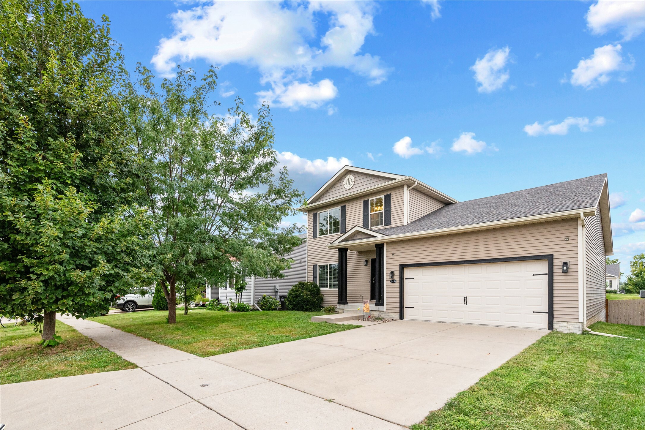 Property Photo:  2416 River Meadows Drive  IA 50320 