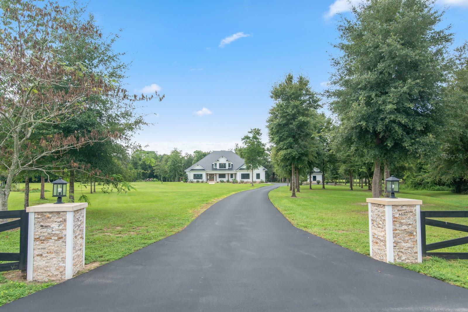 Property Photo: 4025 NW 159th Drive FL 32669