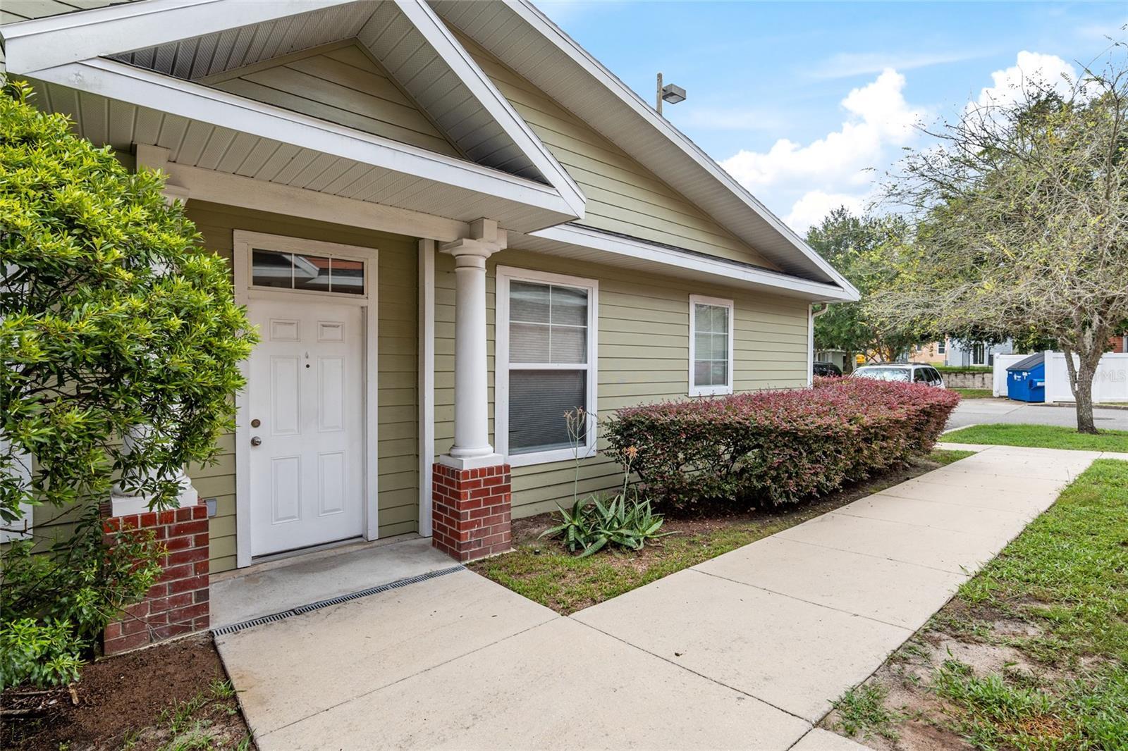 Property Photo: 1567 NW 29th Road 8 FL 32605