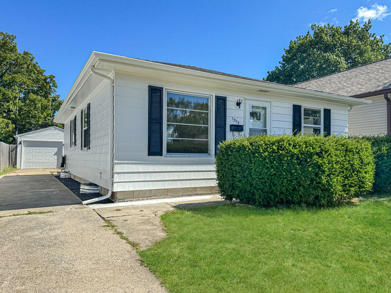 Property Photo:  1513 Orchard St  WI 53405 