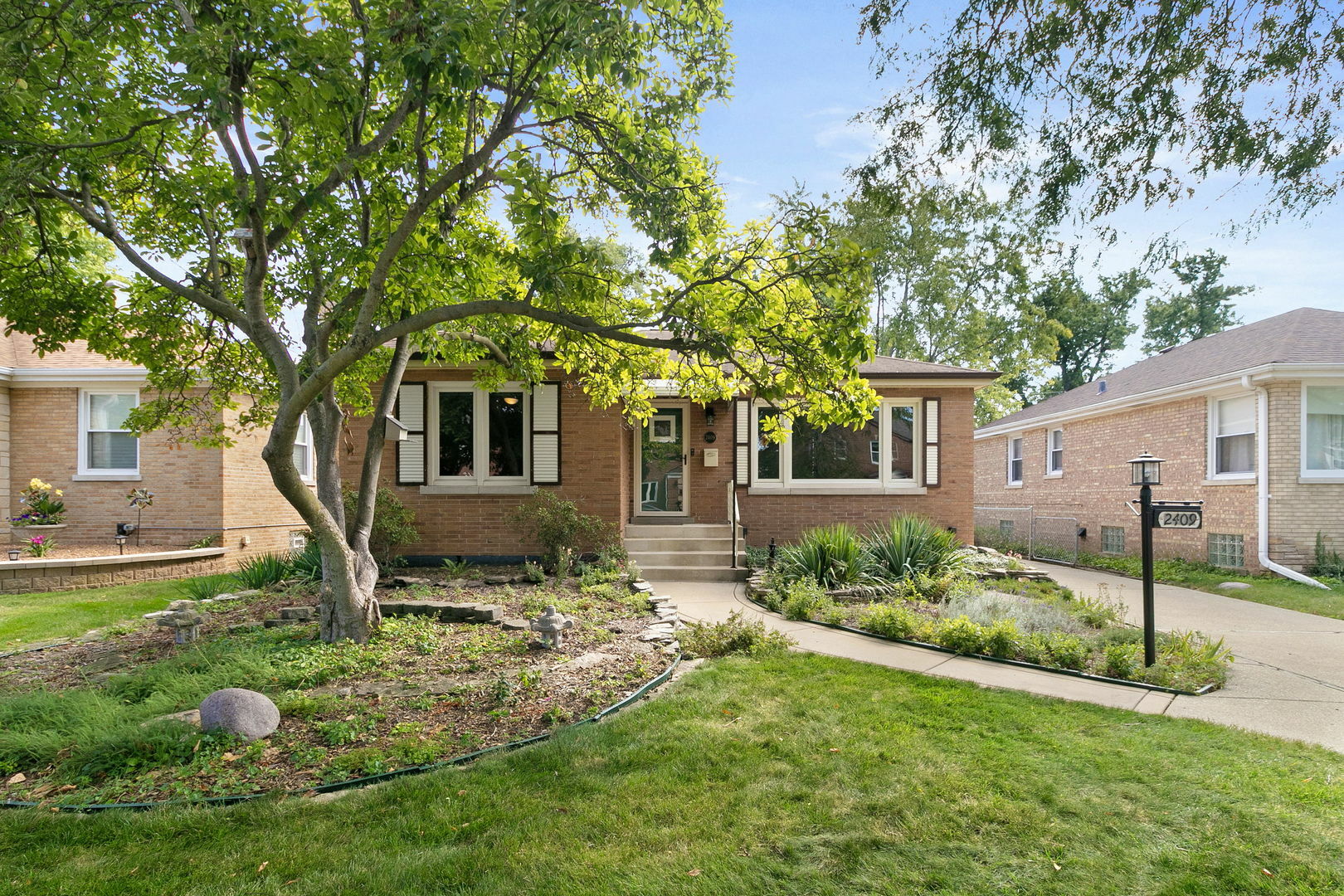 Property Photo:  2409 S 6th Avenue  IL 60546 