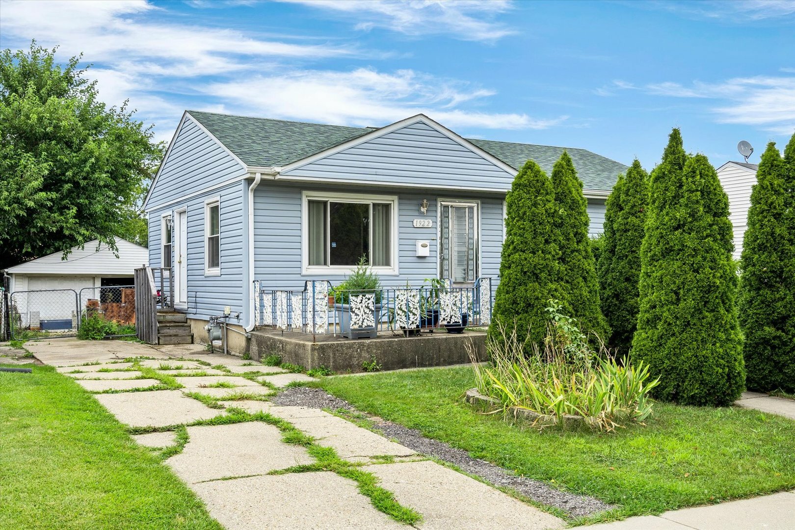 Property Photo: 1922 Fargo Avenue IL 60018