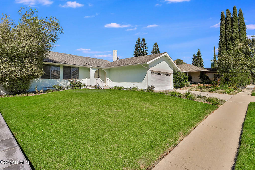 Property Photo:  583 W Avenida De Las Flores  CA 91360 