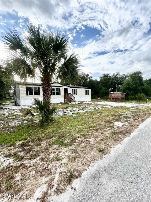 Property Photo:  463 Citrus Avenue  FL 33944 