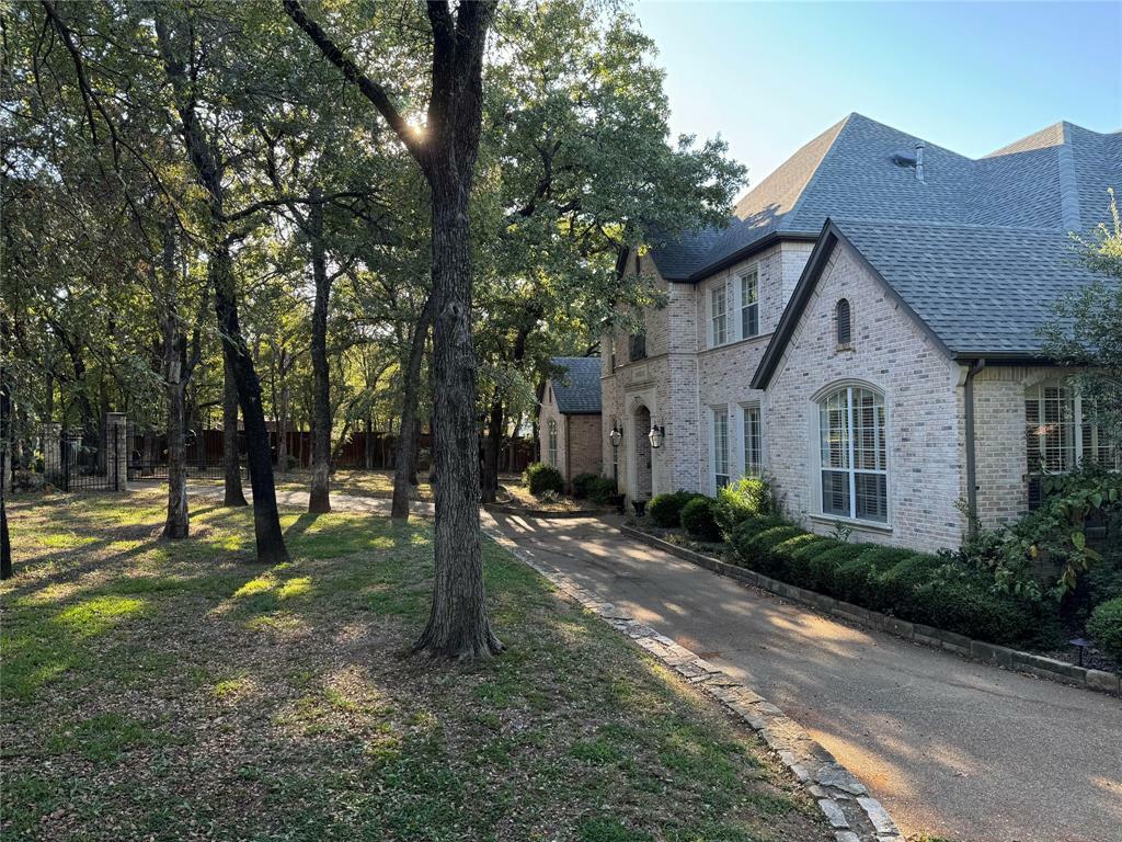 Property Photo:  550 N Peytonville Avenue  TX 76092 