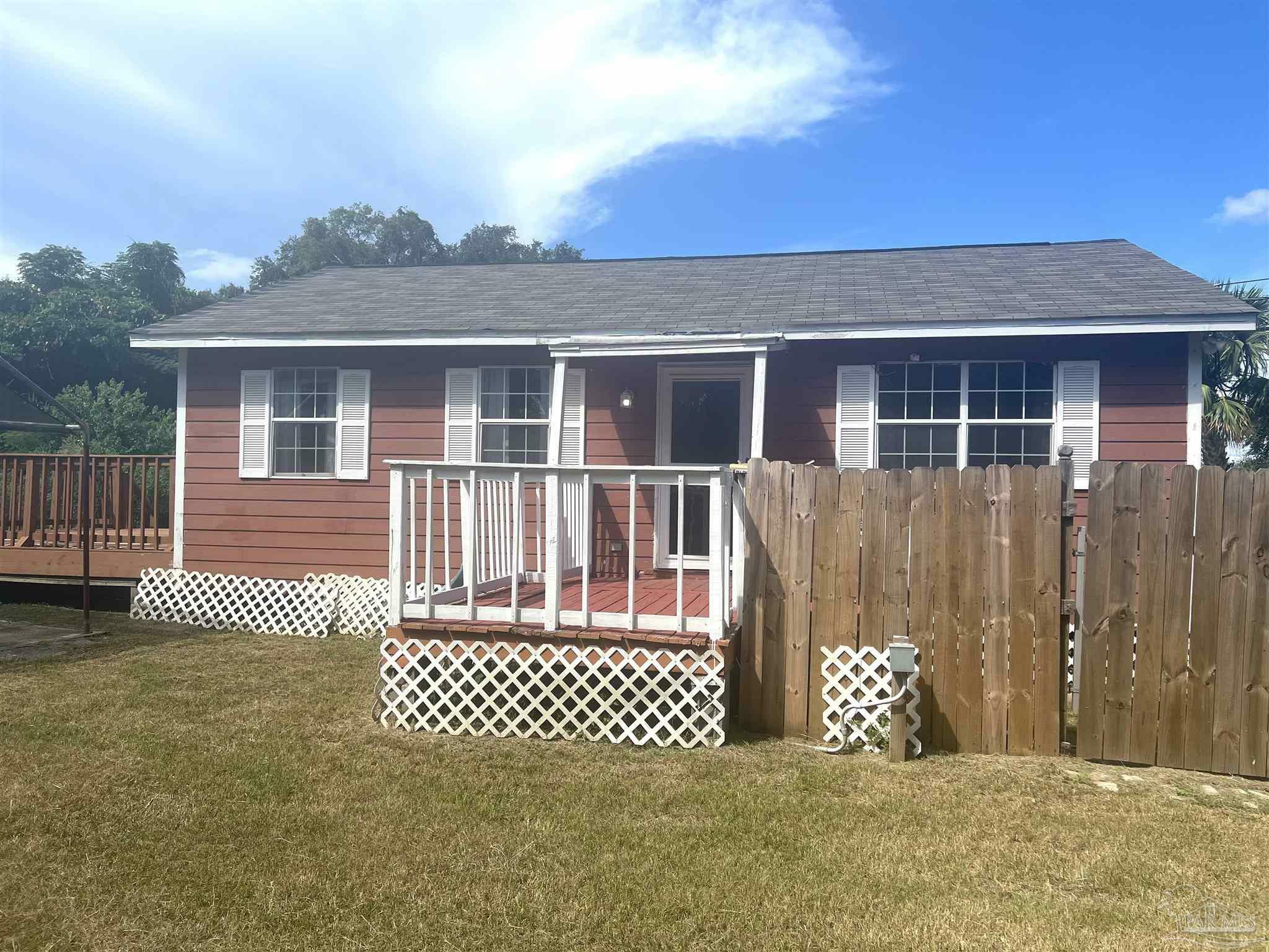 Property Photo:  211 E Fisher St  FL 32503 