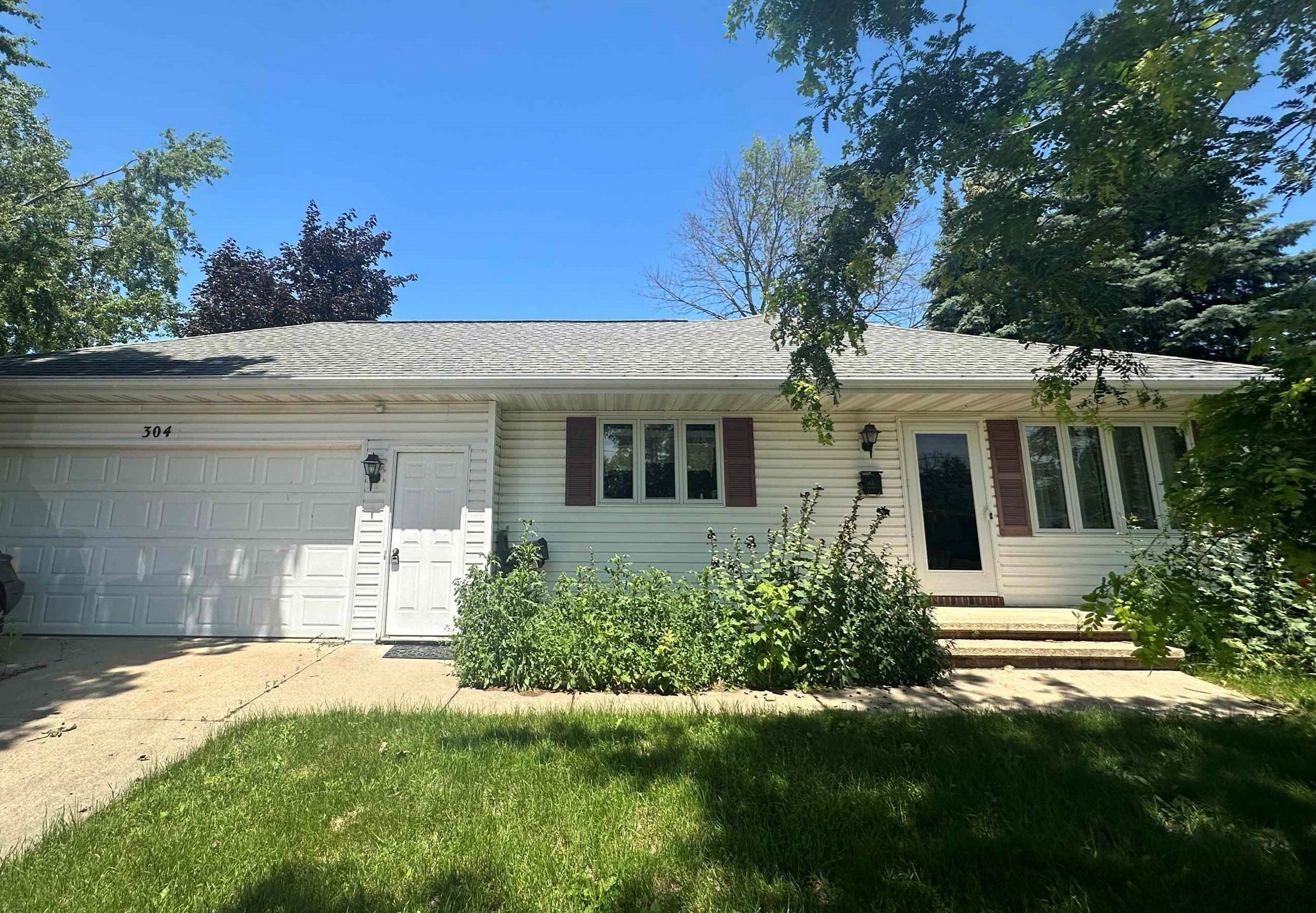 Property Photo:  304 E 19th Street  WI 54130-3334 