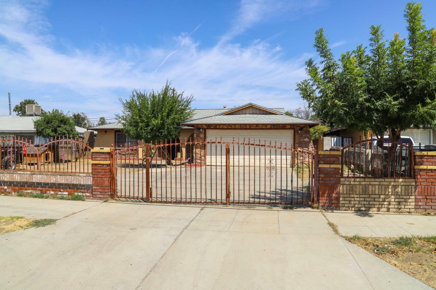 Property Photo:  1116 West California  CA 93706 